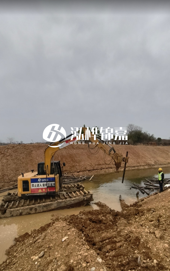 河道護坡木樁密布規(guī)范要求-河道護坡木樁多少米一根樁？